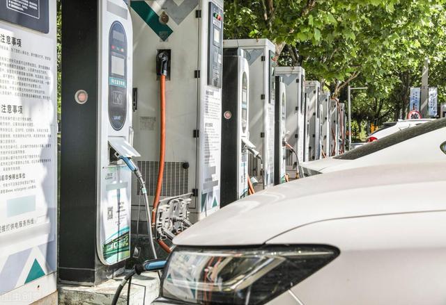 成都新能源充电桩厂家：助力新能源汽车发展的重要支撑